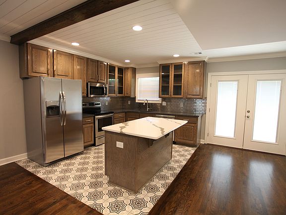 2nd image of 139 Bragg Ave