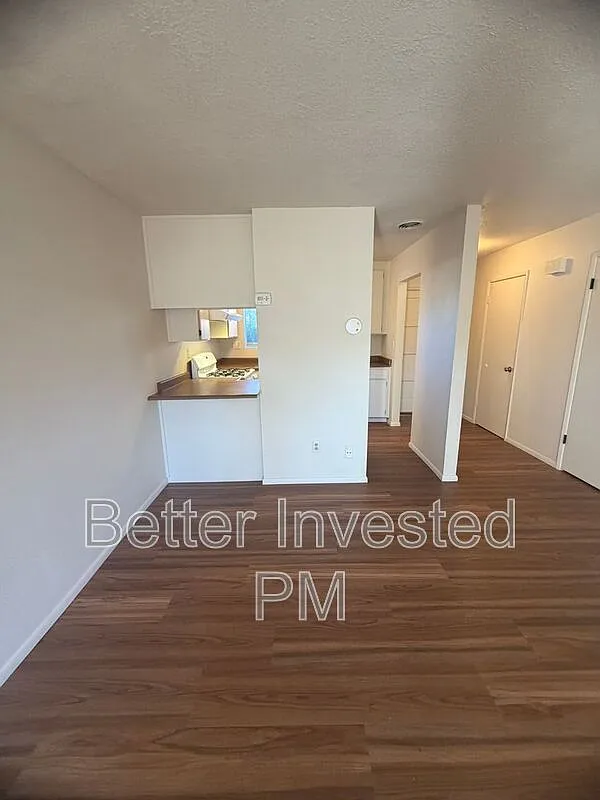 2 bed, 1.5 bath, 1100 sqft, $1,900 — Photo 3