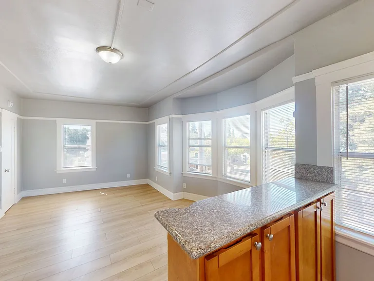 2605 High Street — Photo 23