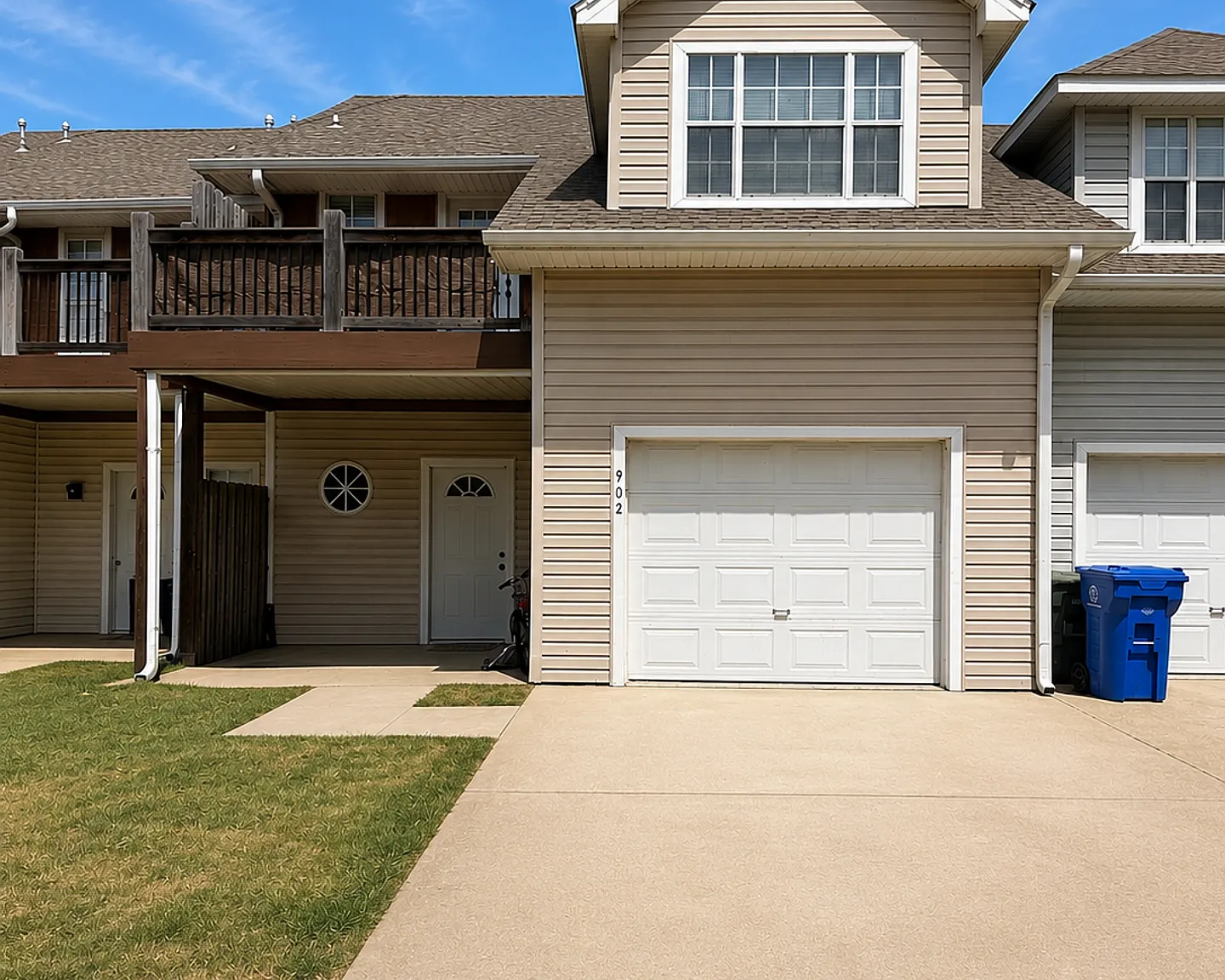 Beautiful 3 Bed 2.5 Bath Townhouse W/ Privacy Fence and One Car Garage Very Close to U of A Campus! — Photo 1