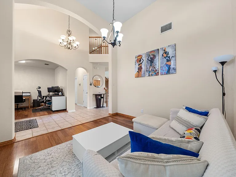 1512 Amelia Dr — Photo 5