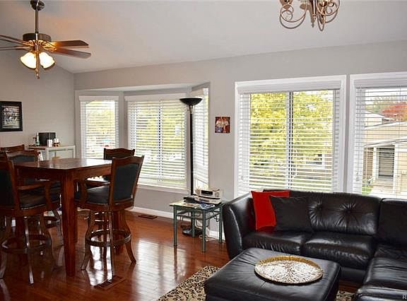 4th image of 1104 Washington Cir #1