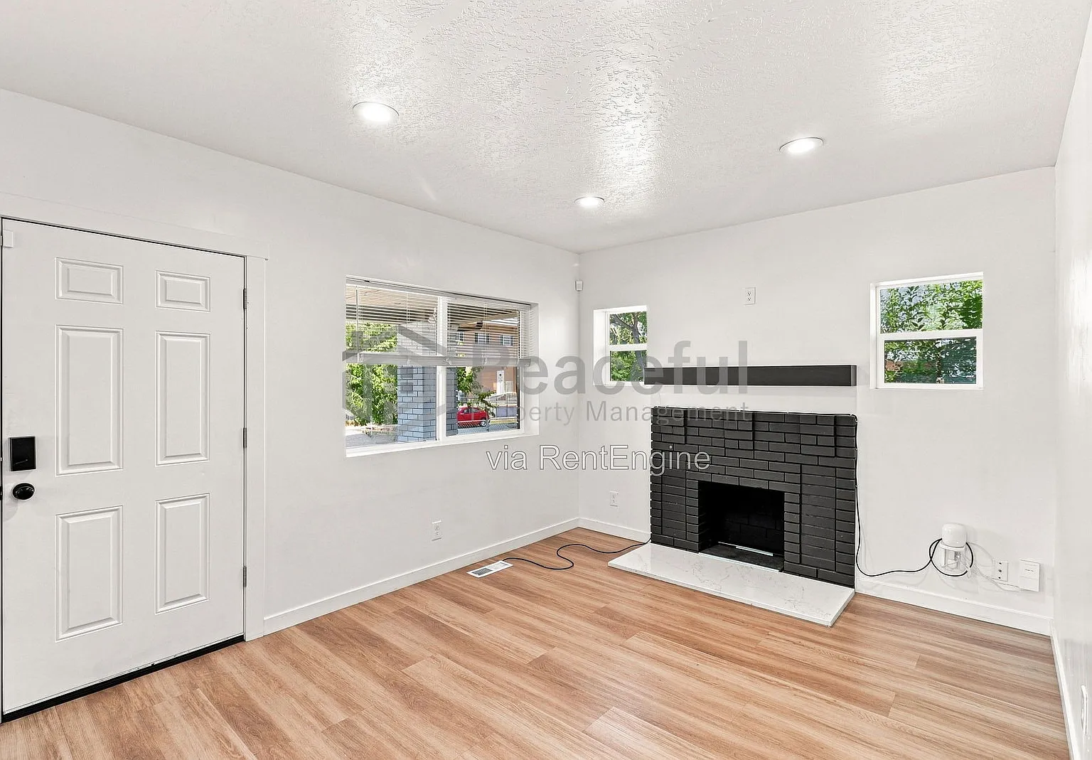 2 bed, 1.0 bath, 988 sqft, $1,800 — Photo 2