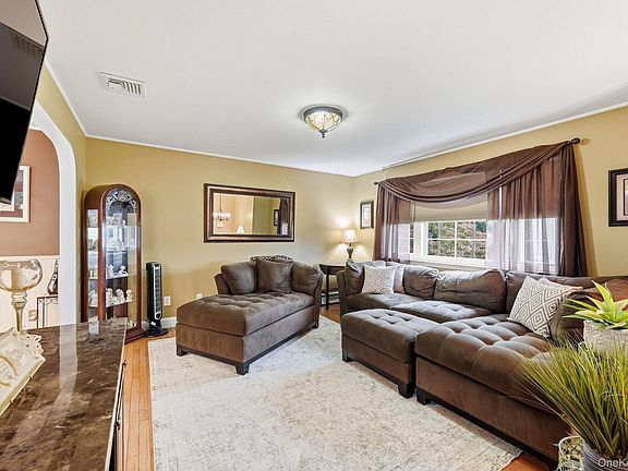 4th image of 161 Highland Avenue