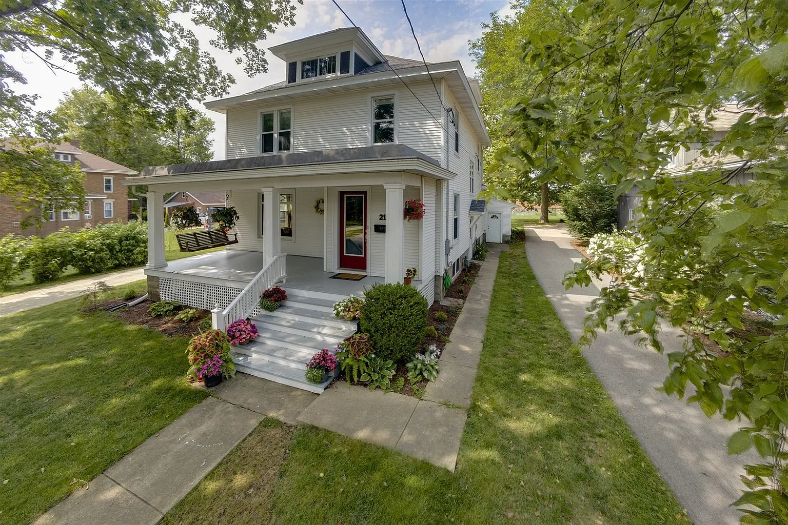 211 W Burton Ave photo 1