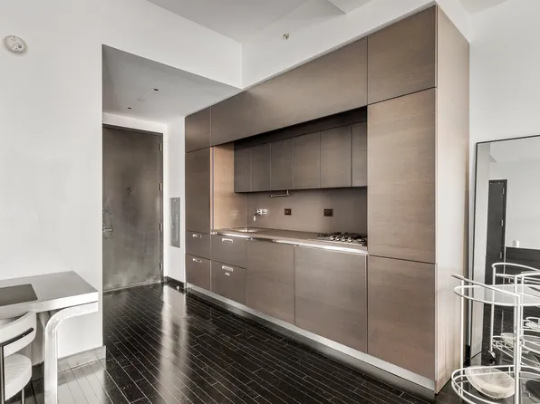 20 Pine Street image 3 of 5