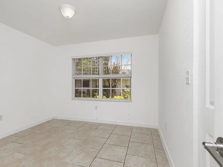 3525 NW 114th Ln — Photo 11