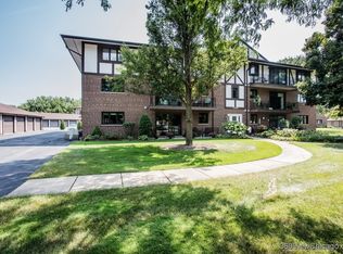11015 S Theresa Cir APT 3B, Palos Hills, IL 60465