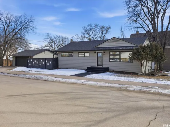 205 Hall STREET E, Moose Jaw, SK S6H 0V1