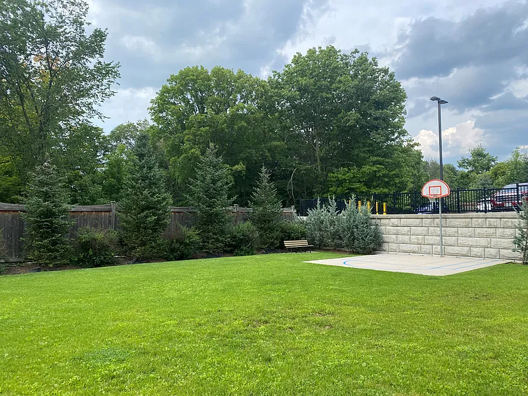 310 Georgian Dr #103 — Photo 12