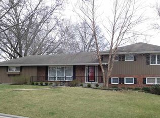 2105 SW Knollwood Dr, Topeka, KS 66611