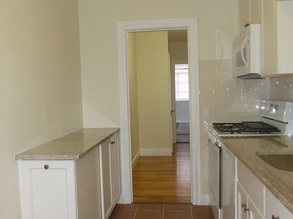 4th image of 46 Chiswick Rd APT 8