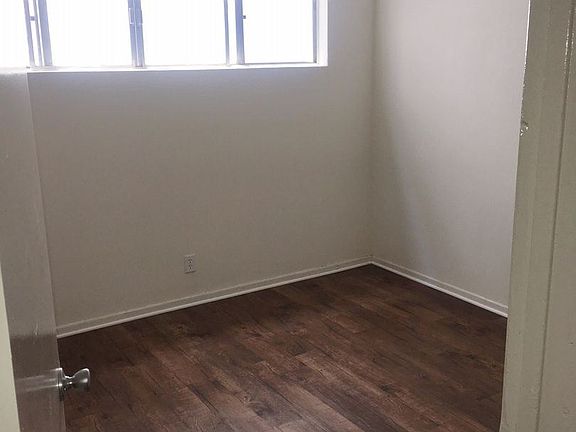 3rd image of 830 S Grandview Dr APT 3