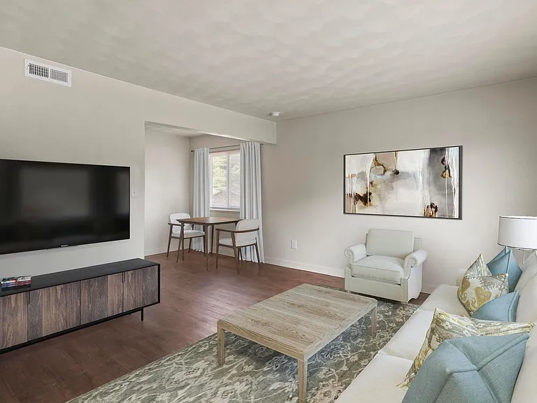Green Door Apartments — Photo 13