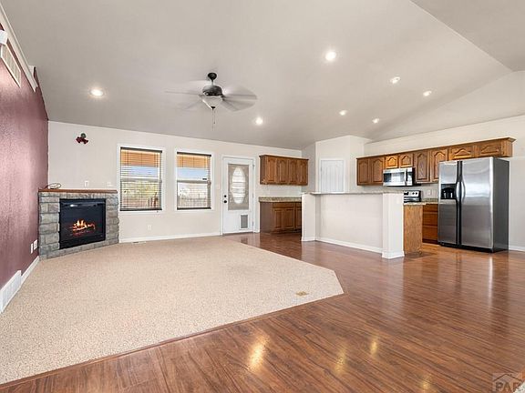 4th image of 463 E Fraser Dr