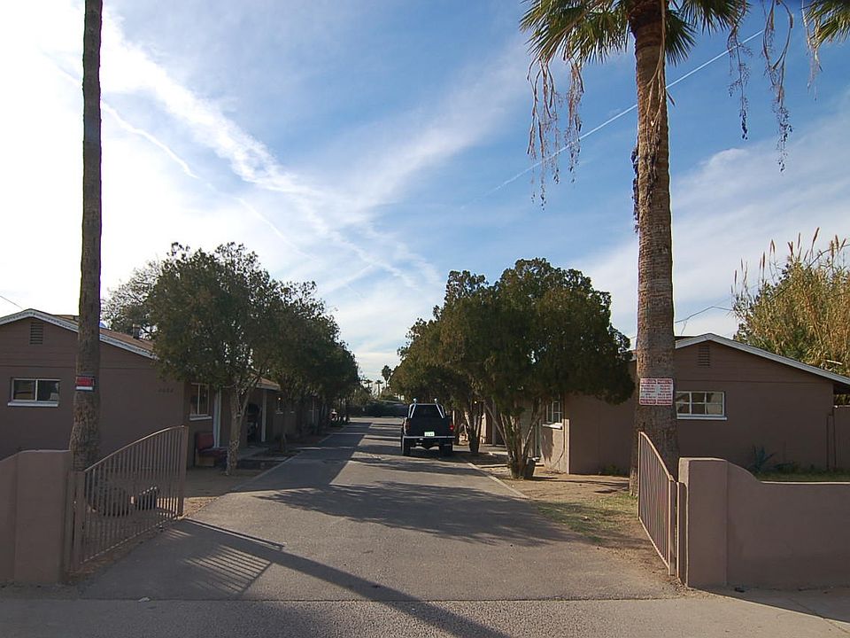 2nd image of 2032 N 26th Pl APT 4