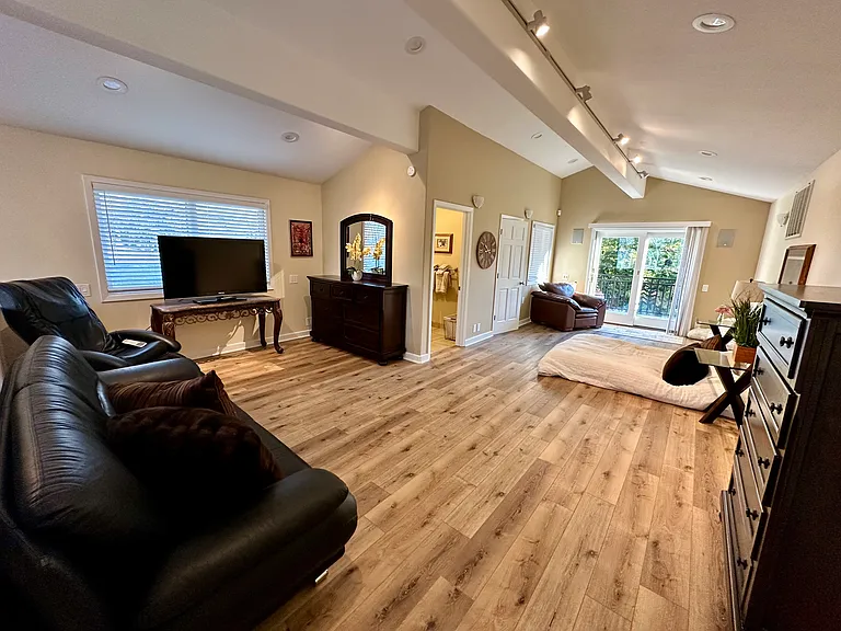 7027 Pine Gate Way #B — Photo 8