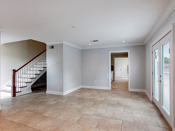 3rd image of 101 10th St