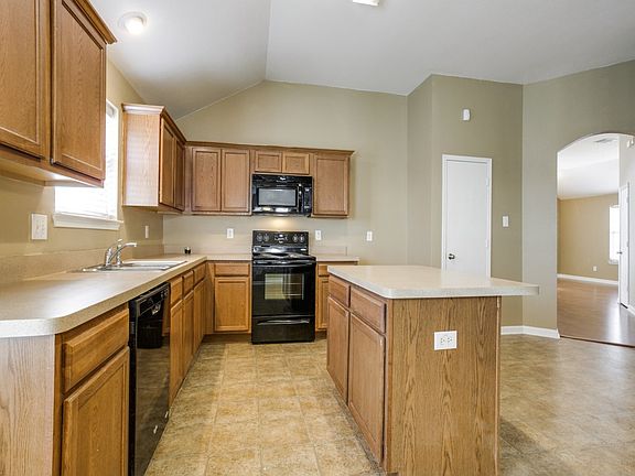 4th image of 6327 Stone Lake Dr