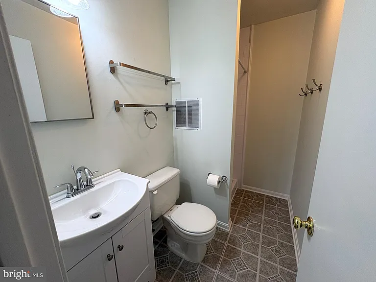 307 Charles St — Photo 16