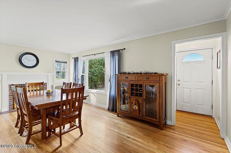 3rd image of 328 Kingsley Road