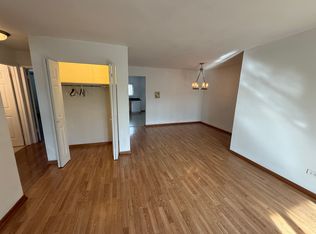 2243 W Nichols Rd, Arlington Heights, IL 60004