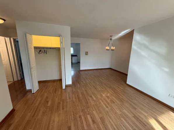 2243 W Nichols Rd, Arlington Heights, IL 60004