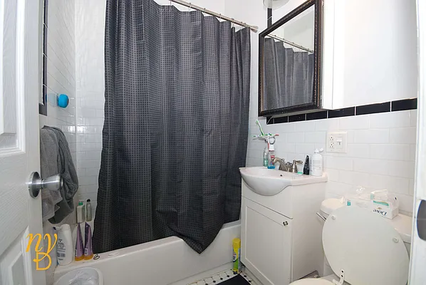 Rented by New York Dwellings LLC | media 9