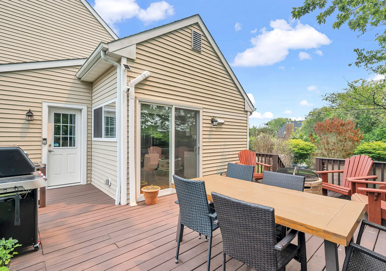 Renovated Kitchen, Fire pit, Close to Montauk Docks and Beaches — Photo 2