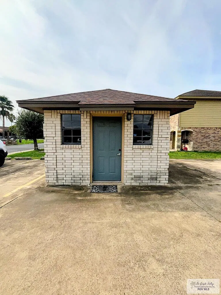 2 bed, 2.0 bath, 900 sqft, $1,000 — Photo 3