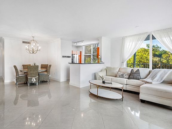 3rd image of 700 E Boynton Beach Boulevard #202