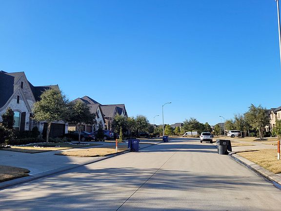 4th image of 28127 Castle Park Ln