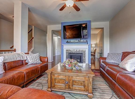 3rd image of 1709 W Cary St #1709