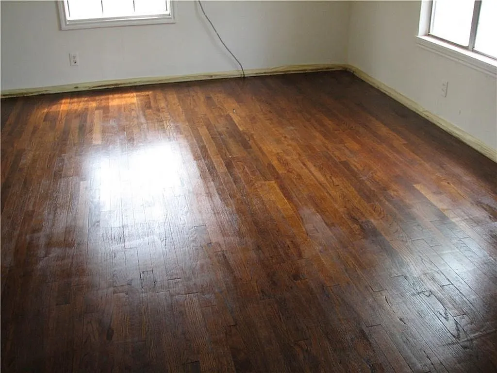 3 bed, 1.0 bath, 734 sqft, $900 — Photo 4