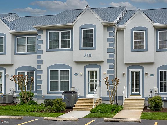 2nd image of 310 Blue Heron Dr Unit 3