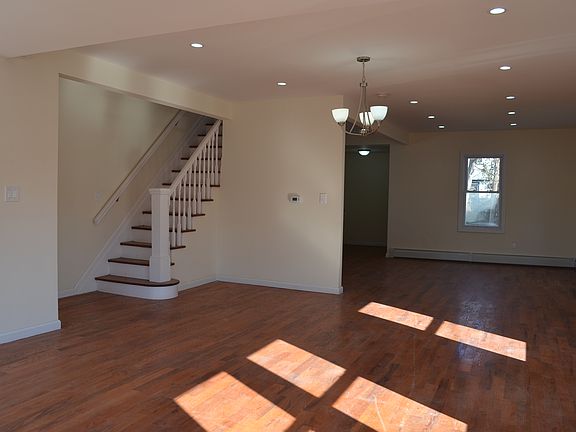 4th image of 11511 200th St
