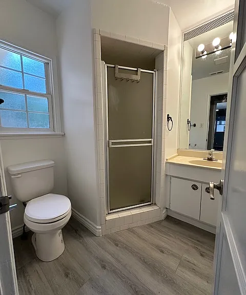 2408 Nipomo Ave — Photo 2