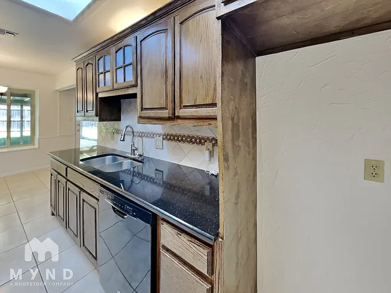 2015 Arborcrest Dr — Photo 9