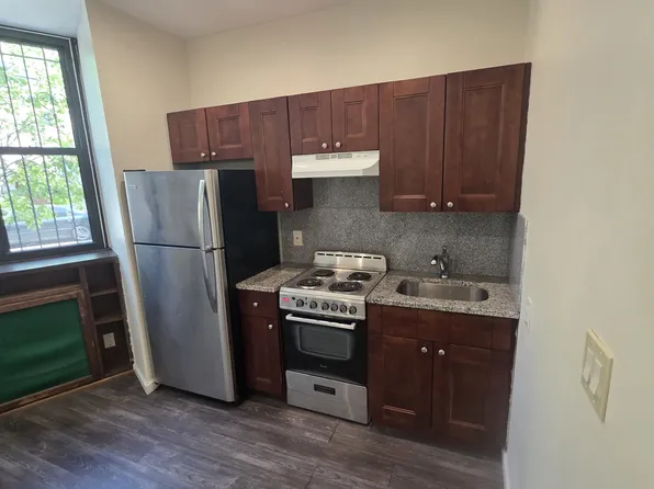 66-06 Forest Avenue image 1 of 13