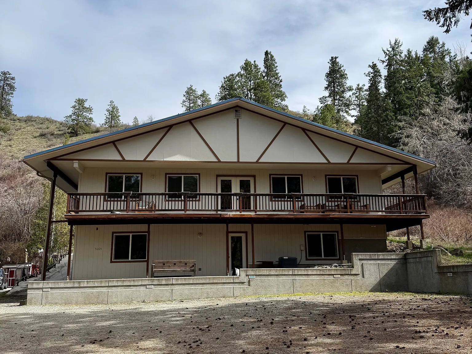 6 bed, 4000 sqft, $1,200 — Photo 1