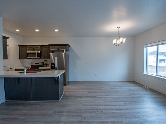 3rd image of 7030 N Golden Acres Loop