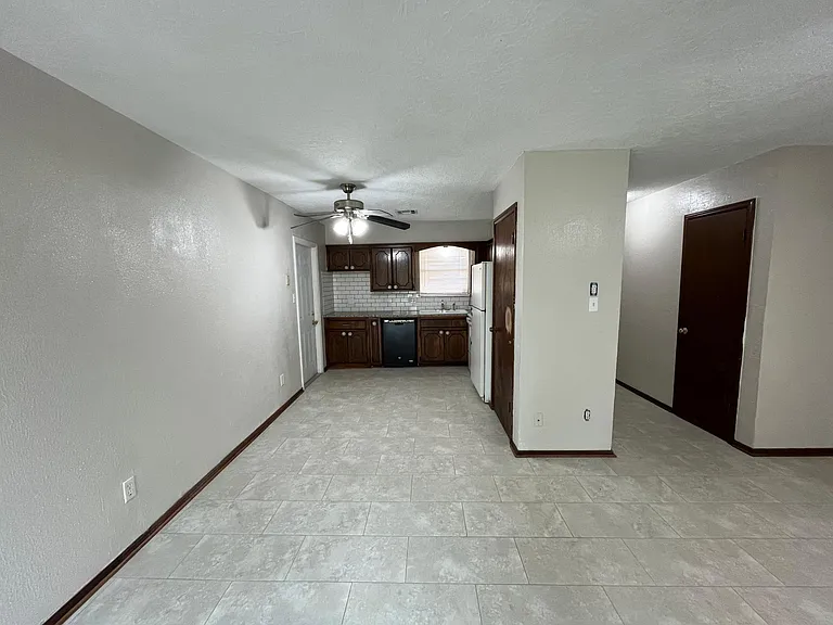1505 Kingston Rd — Photo 4