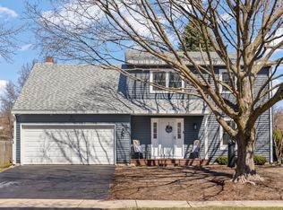 1301 Peshtigo Ave, Naperville, IL 60564