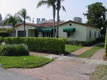 3rd image of 701 SE 9th St