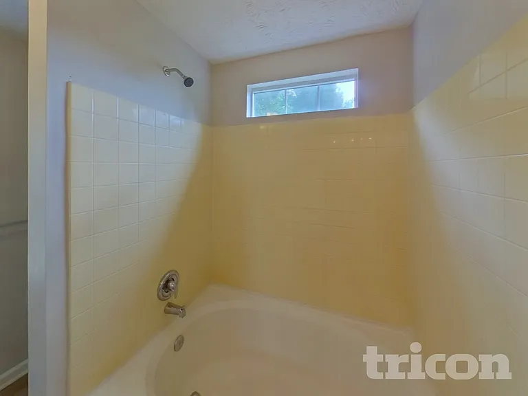 872 Woodside Dr — Photo 8