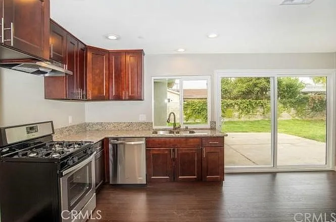 2057 S Cherry Ave — Photo 4