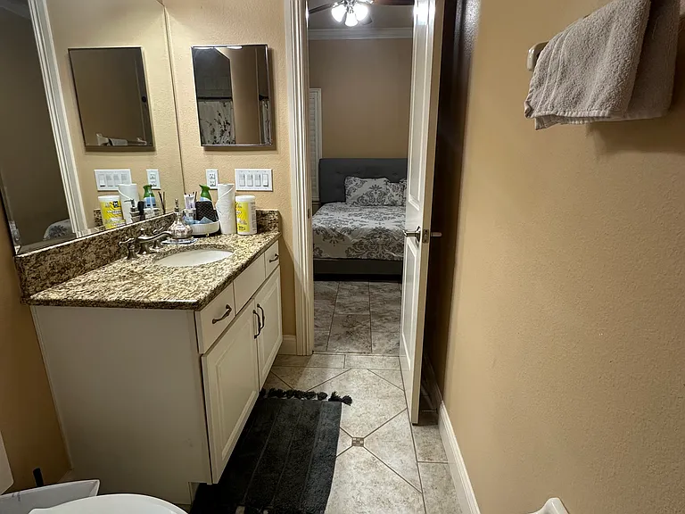 949-827 Longwood Markham Rd — Photo 1