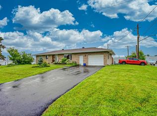 1149 Parisien St, Ottawa, ON K1B 3N3