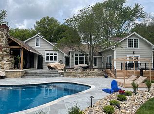 4001 W 86th St, Prairie Village, KS 66207