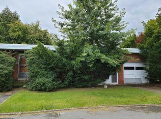 1206 Country Club Rd, Fairmont, WV 26554